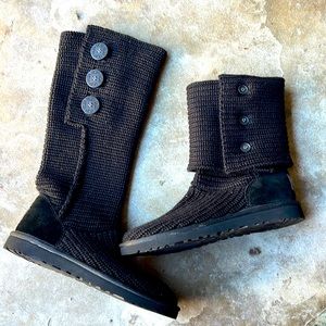 Never worn Women’s Classic Cardy Black knit UGGs size 8